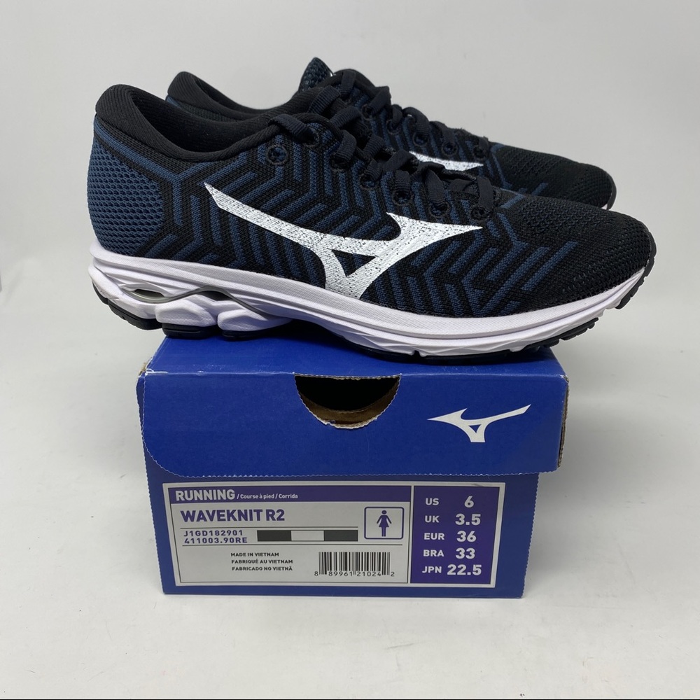 MIZUNO WaveKnit R2 Womens Sneaker Size 6